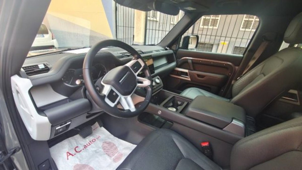 Land Rover Defender 110 2.0 si4 phev X-Dynamic SE awd 300cv auto (6)