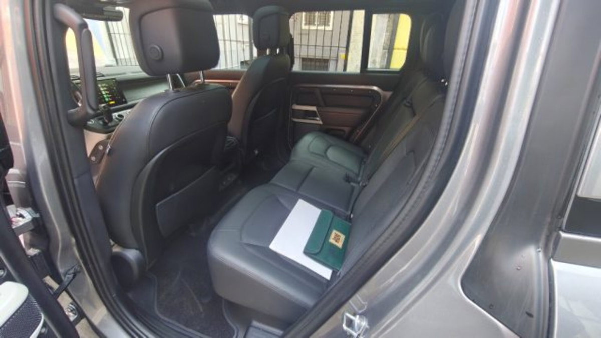 Land Rover Defender 110 2.0 si4 phev X-Dynamic SE awd 300cv auto (9)