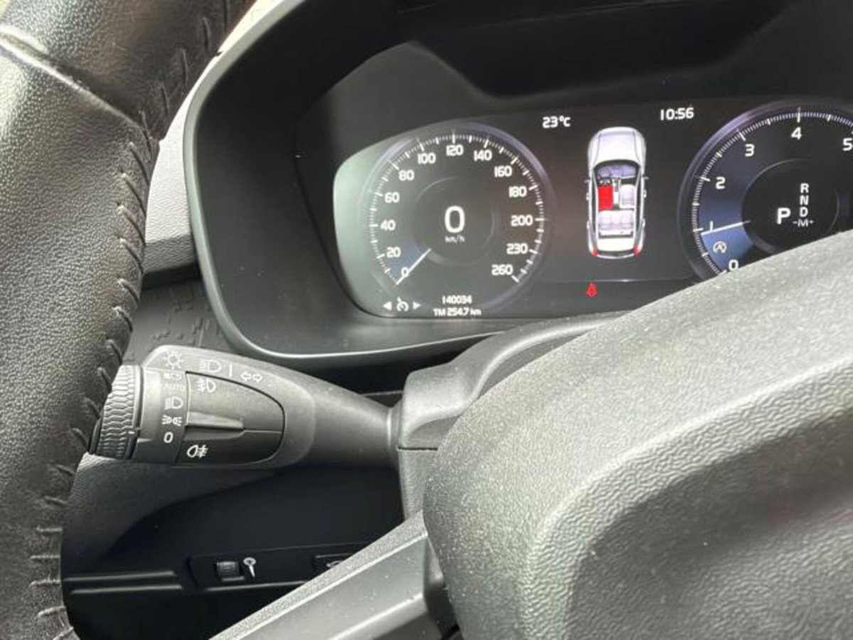 Volvo XC40 T2 Geartronic Momentum Core (14)