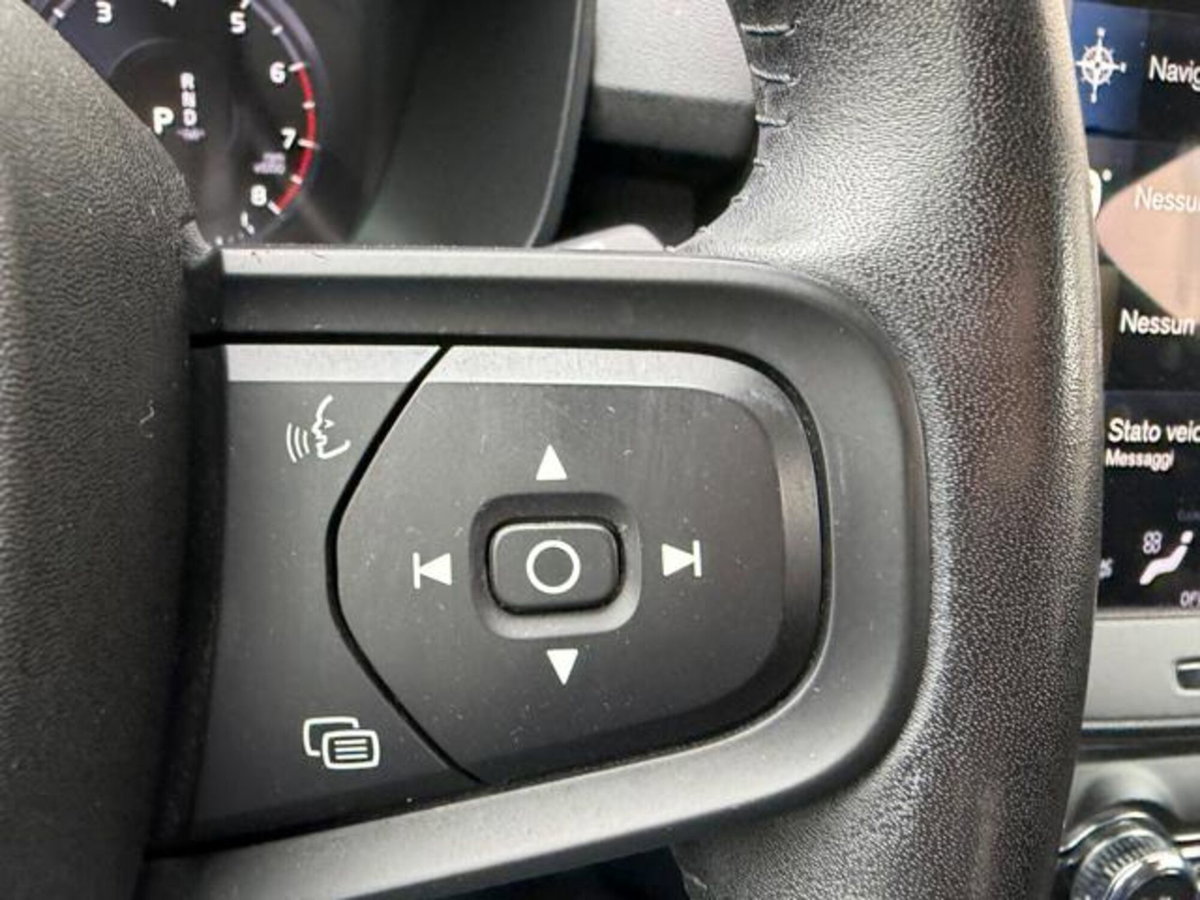 Volvo XC40 T2 Geartronic Momentum Core (17)