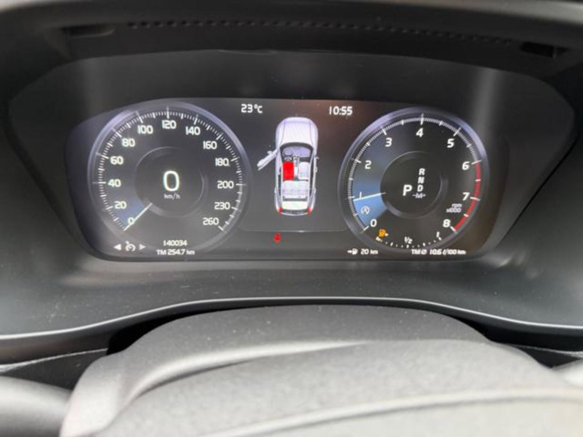 Volvo XC40 T2 Geartronic Momentum Core (7)