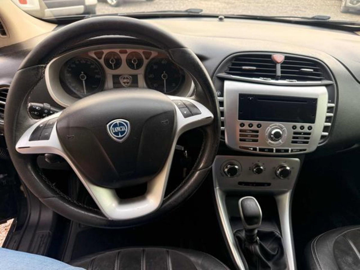 Lancia Delta 2.0 MJT DPF Executive (10)