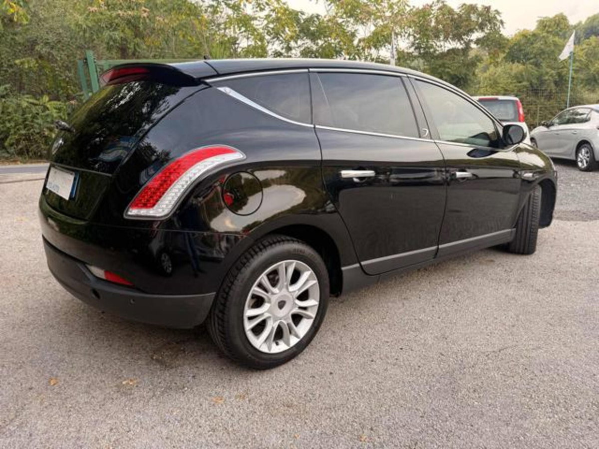 Lancia Delta 2.0 MJT DPF Executive (14)
