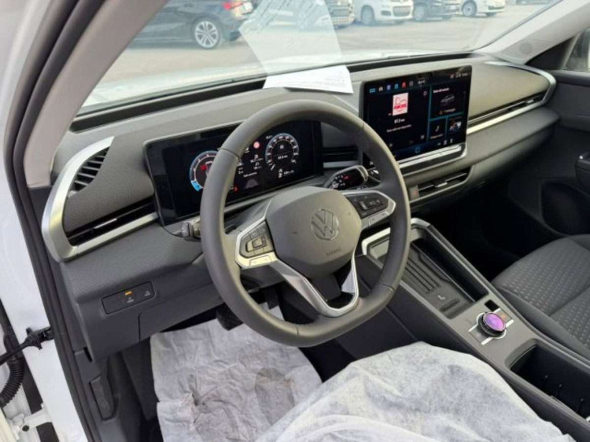 Volkswagen T-Roc 1.5 etsi Life 115cv dsg (10)