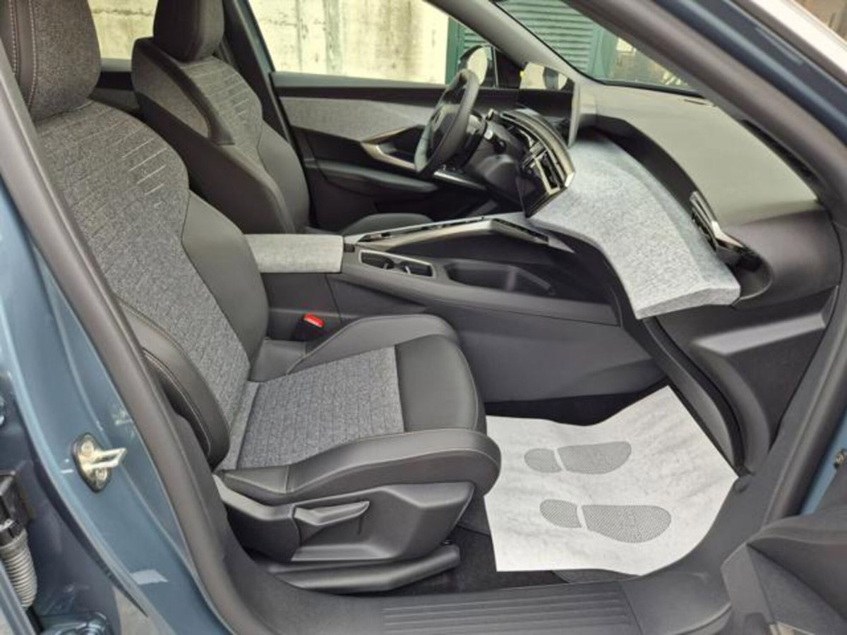 Peugeot 3008 1.2 hybrid Allure Business 145cv e-dcs6 (11)