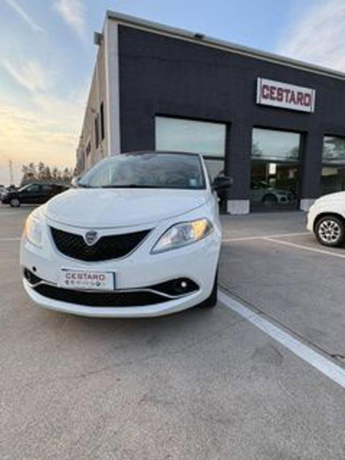 Lancia Ypsilon 0.9 TwinAir 85 CV 5 porte S&S DFN Gold