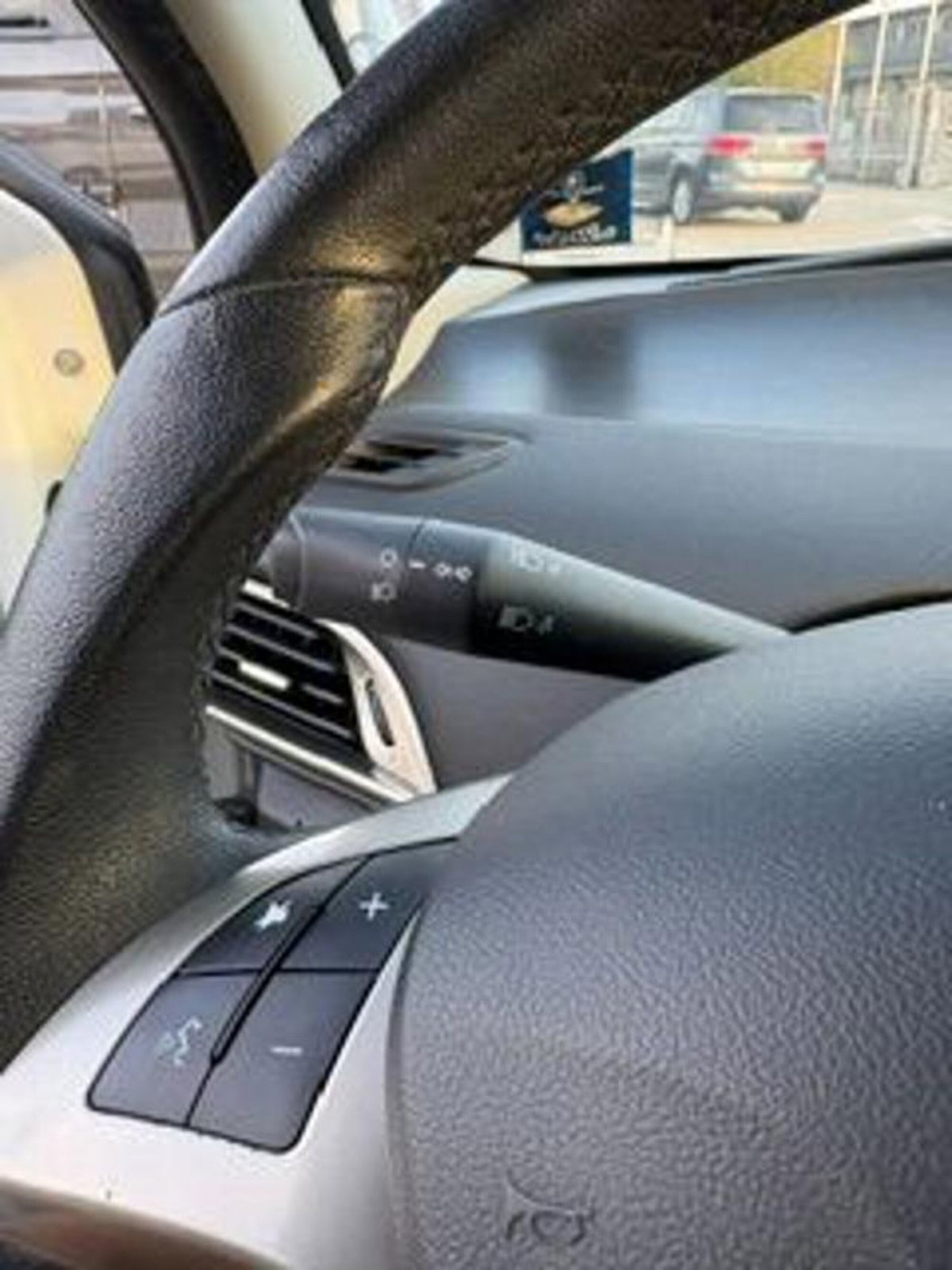 Lancia Ypsilon 0.9 TwinAir 85 CV 5 porte S&S DFN Gold (11)