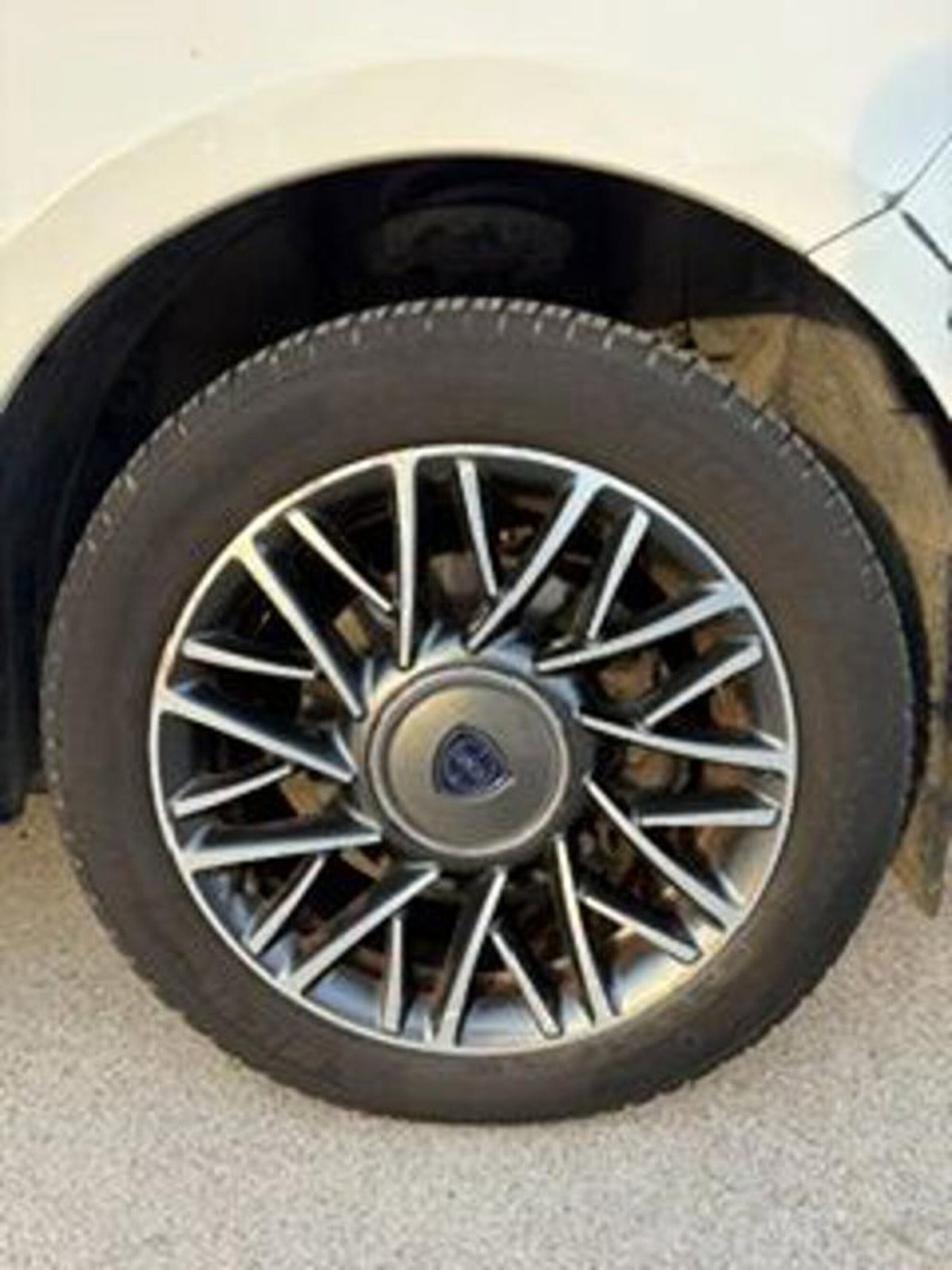 Lancia Ypsilon 0.9 TwinAir 85 CV 5 porte S&S DFN Gold (16)