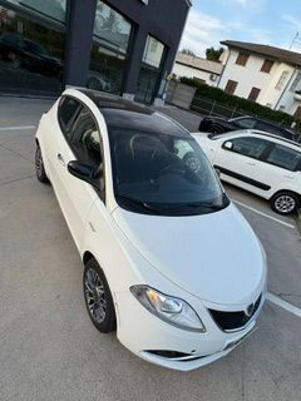 Lancia Ypsilon 0.9 TwinAir 85 CV 5 porte S&S DFN Gold (3)