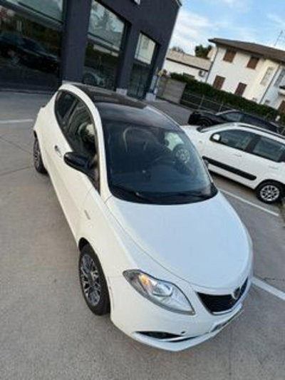 Lancia Ypsilon 0.9 TwinAir 85 CV 5 porte S&S DFN Gold (3)
