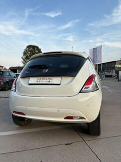 Lancia Ypsilon 0.9 TwinAir 85 CV 5 porte S&S DFN Gold (5)