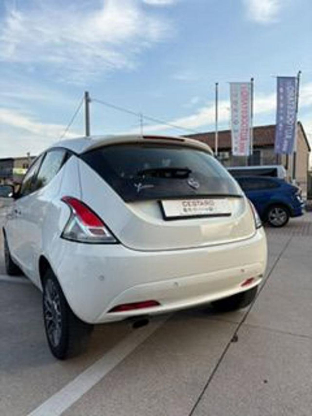 Lancia Ypsilon 0.9 TwinAir 85 CV 5 porte S&S DFN Gold (6)