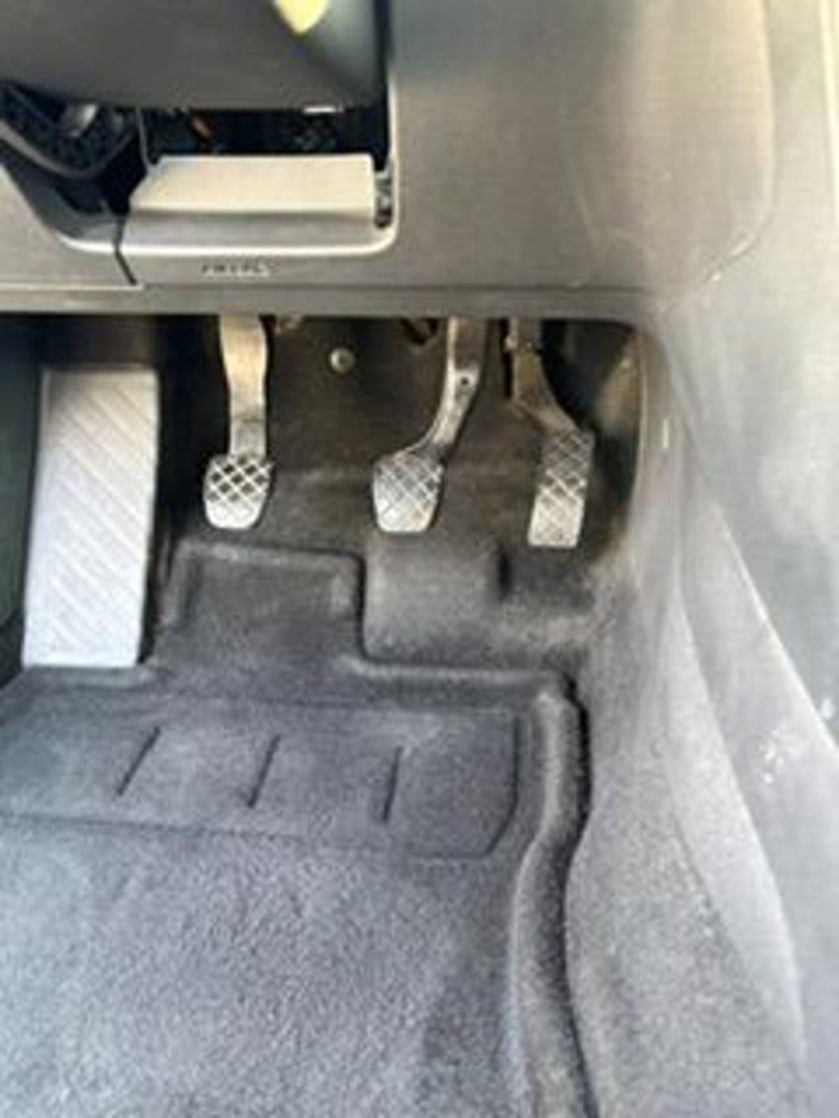 Volkswagen Golf 1.6 TDI DPF 5p. BlueMotion (16)