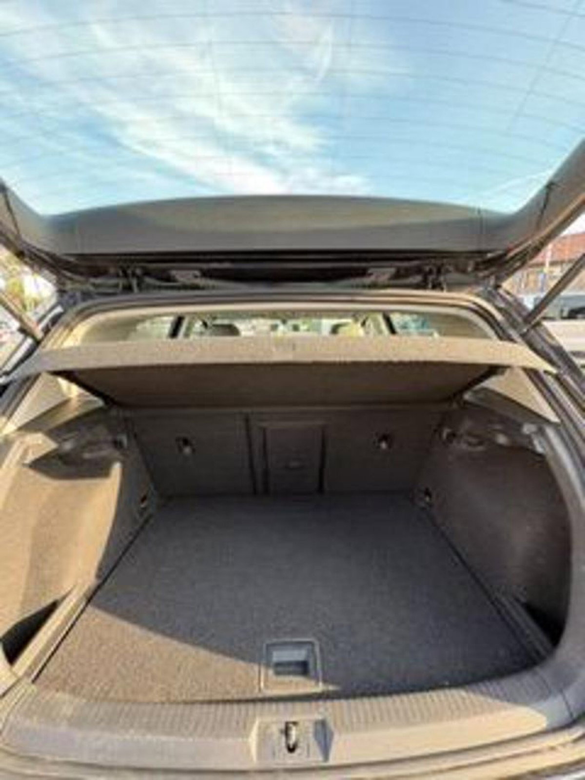 Volkswagen Golf 1.6 TDI DPF 5p. BlueMotion (20)