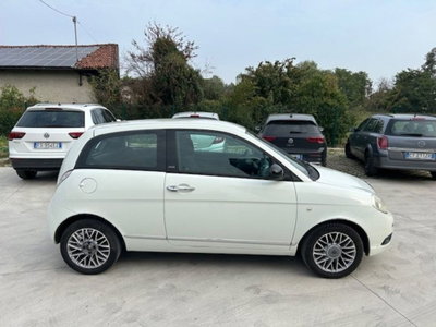 Lancia Ypsilon 1.2 69 CV Unyca (2)