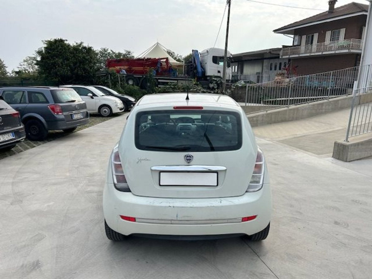 Lancia Ypsilon 1.2 69 CV Unyca (4)