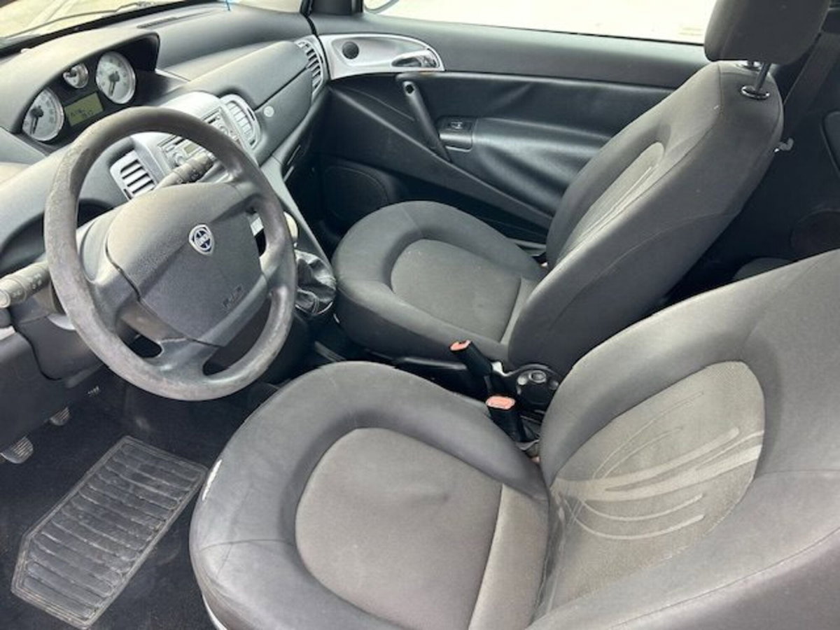 Lancia Ypsilon 1.2 69 CV Unyca (5)