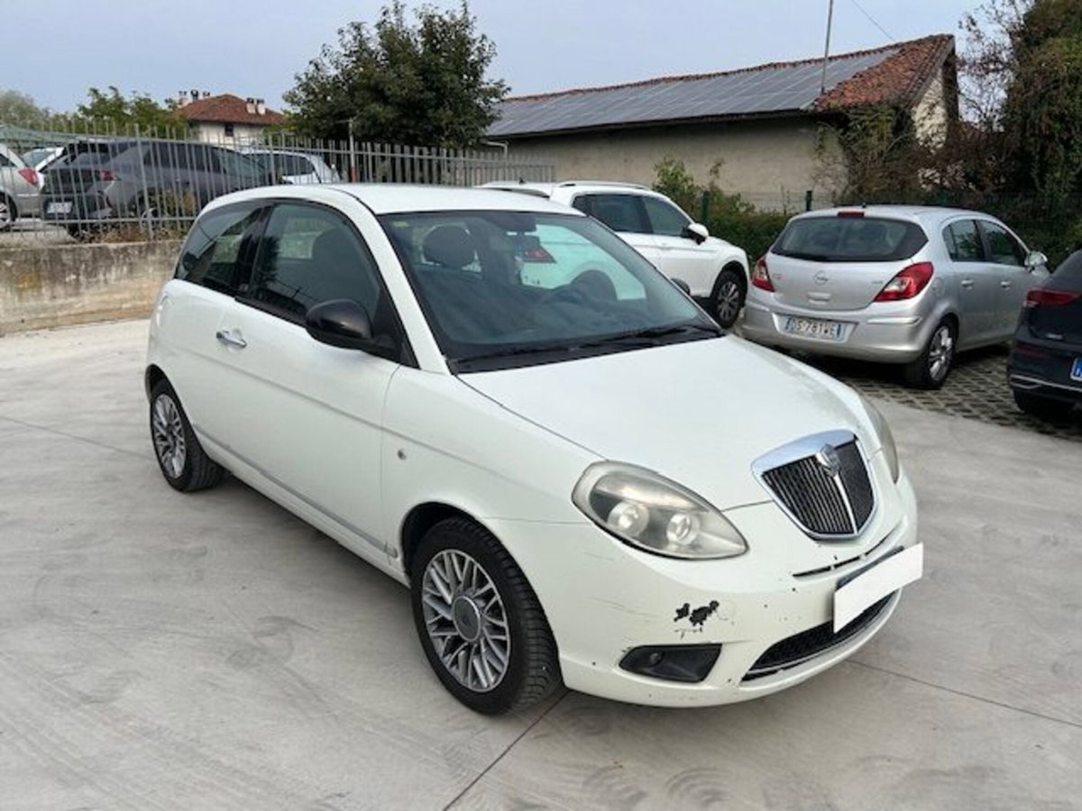 Lancia Ypsilon 1.2 69 CV Unyca (7)