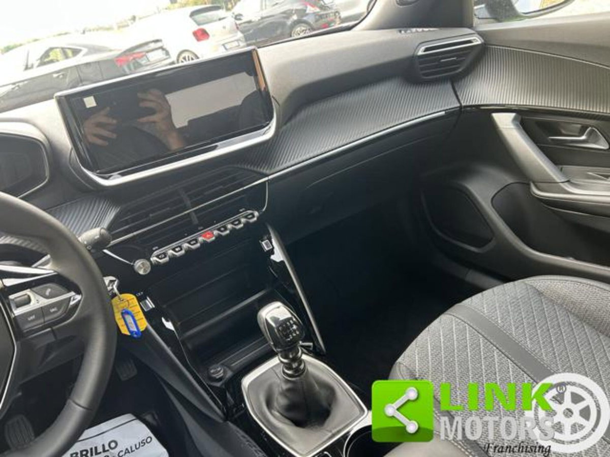 Peugeot 2008 1.2 puretech Allure s&s 100cv (13)