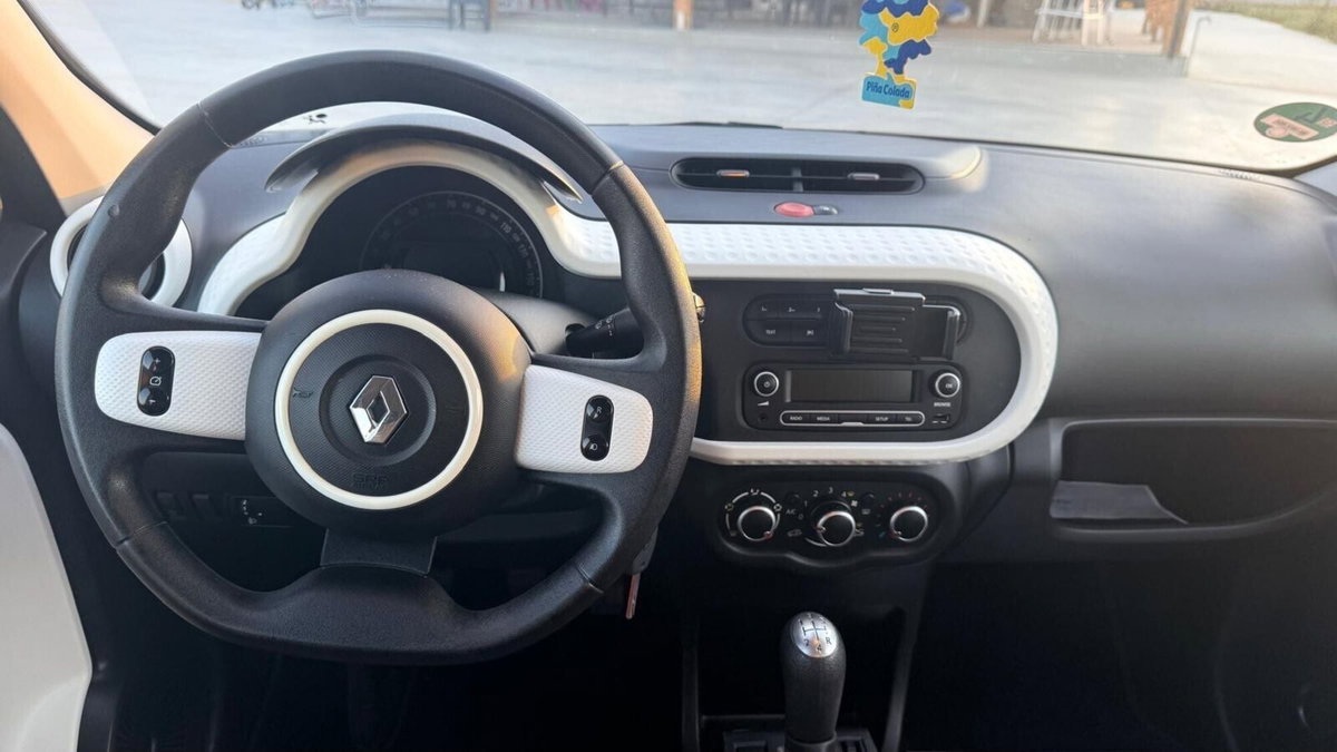 Renault Twingo 1.0 SCe Live (16)
