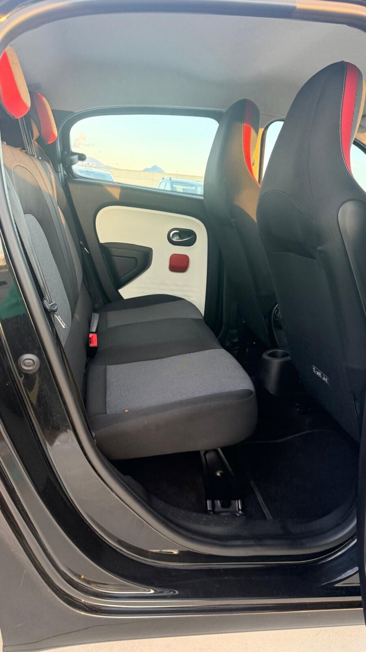 Renault Twingo 1.0 SCe Live (17)