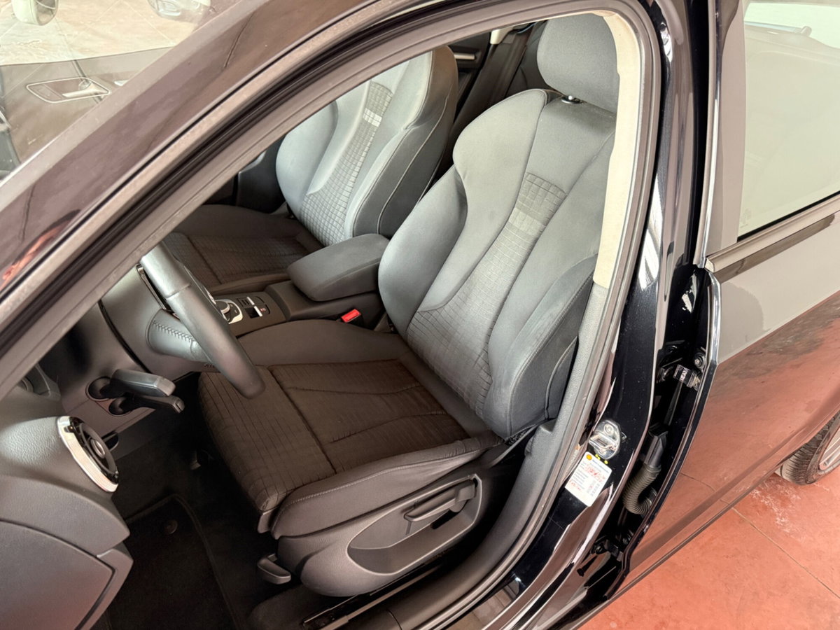 Audi A3 Sportback 1.6 TDI 105 CV CR S tronic Ambiente (10)
