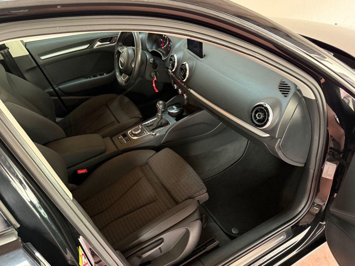 Audi A3 Sportback 1.6 TDI 105 CV CR S tronic Ambiente (14)