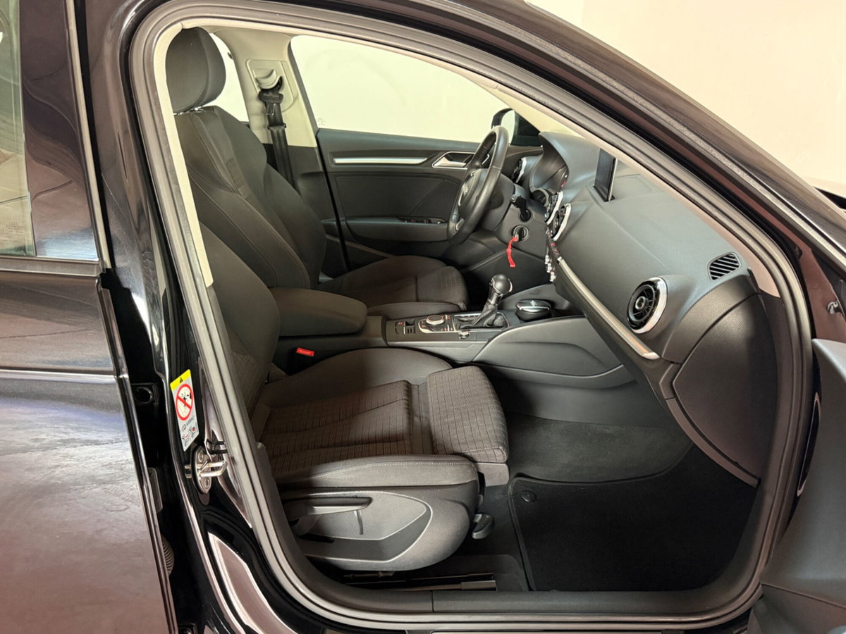 Audi A3 Sportback 1.6 TDI 105 CV CR S tronic Ambiente (15)