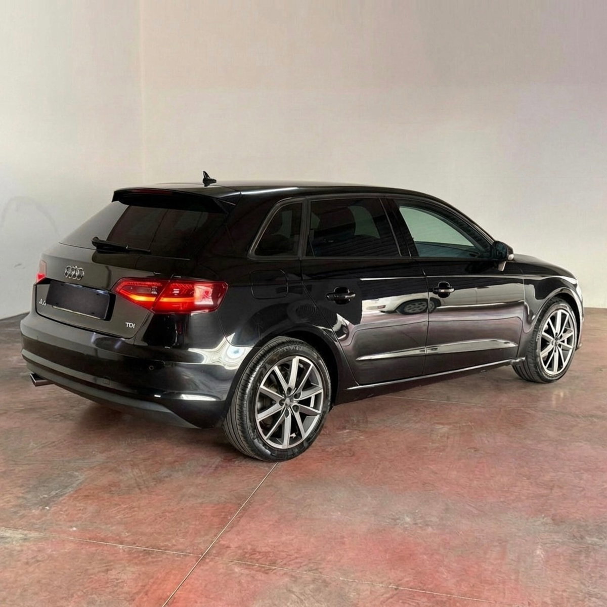 Audi A3 Sportback 1.6 TDI 105 CV CR S tronic Ambiente (2)