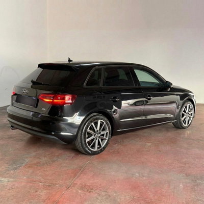Audi A3 Sportback 1.6 TDI 105 CV CR S tronic Ambiente (2)