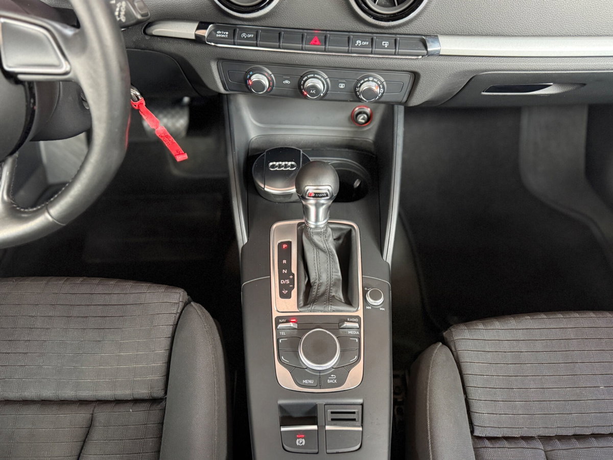 Audi A3 Sportback 1.6 TDI 105 CV CR S tronic Ambiente (20)