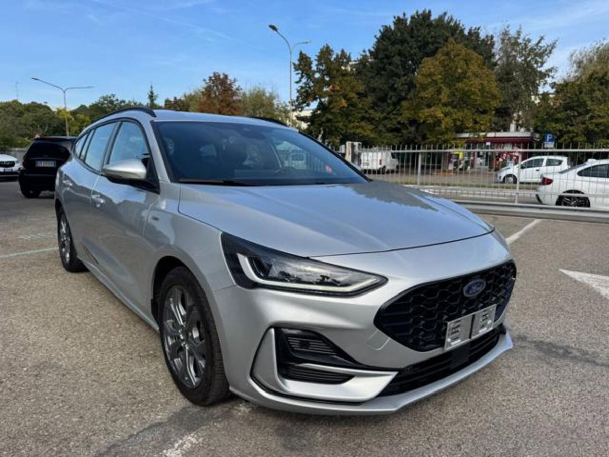 Ford Focus Station Wagon 1.0 EcoBoost Hybrid 155 CV SW ST-Line (2)