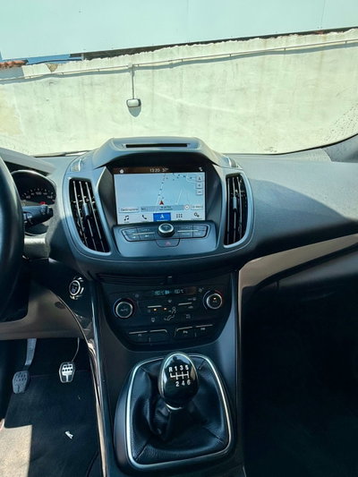 Ford Kuga 1.5 TDCI 120 CV S&S 2WD ST-Line (11)