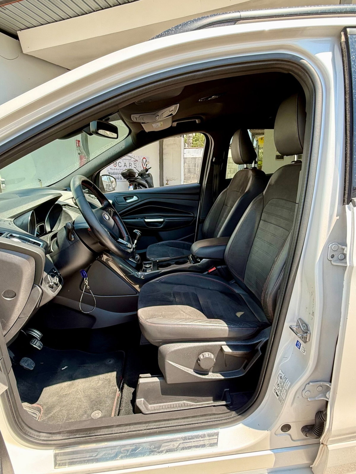 Ford Kuga 1.5 TDCI 120 CV S&S 2WD ST-Line (13)