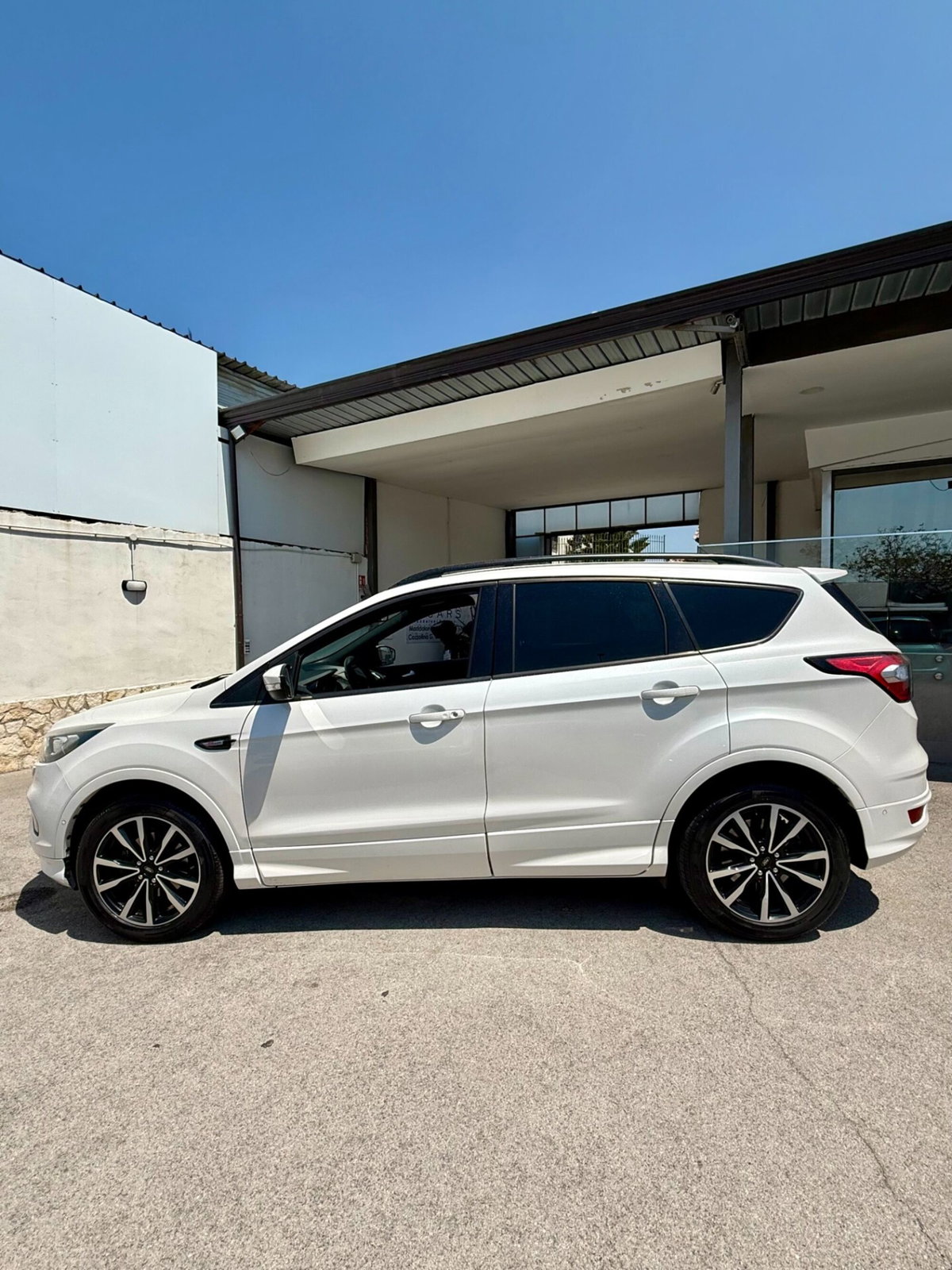 Ford Kuga 1.5 TDCI 120 CV S&S 2WD ST-Line (8)