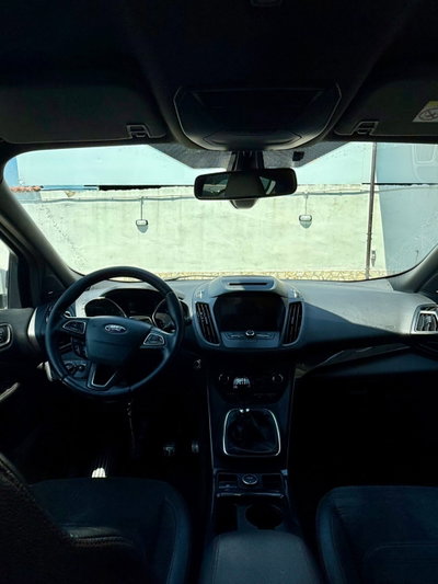 Ford Kuga 1.5 TDCI 120 CV S&S 2WD ST-Line (9)