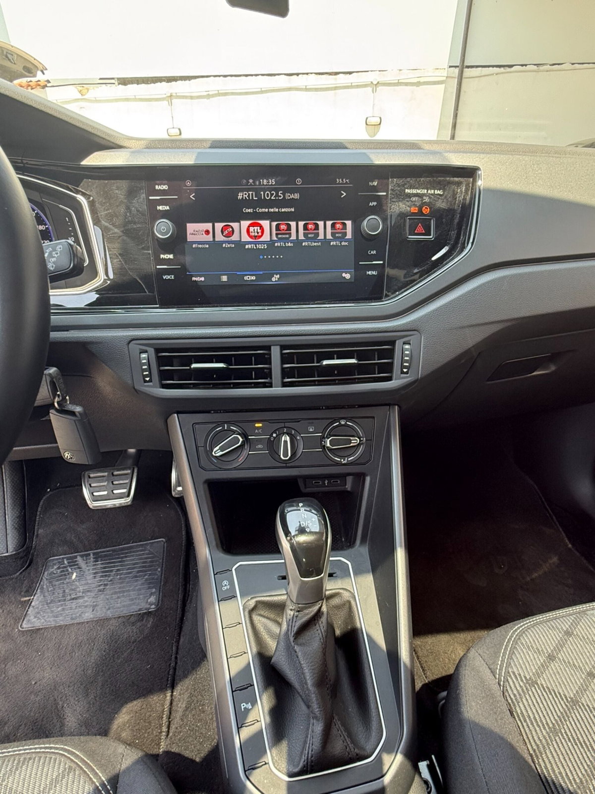 Volkswagen Taigo 1.0 TSI 110 CV DSG R-Line (16)