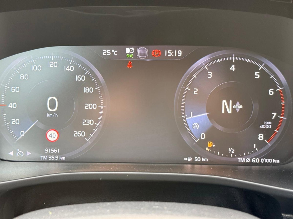 Volvo XC40 T3 Momentum Pro (10)