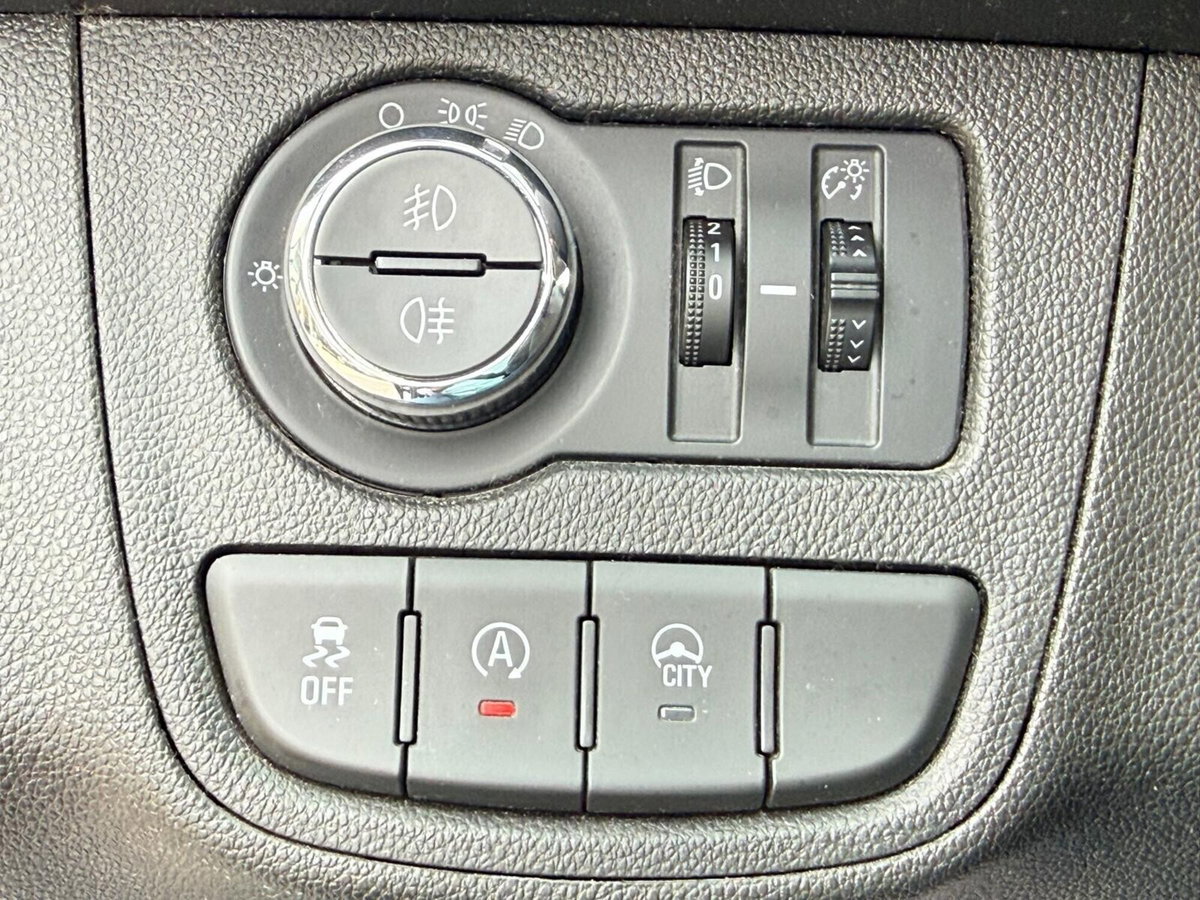 Opel Karl Rocks 1.0 73 CV (10)