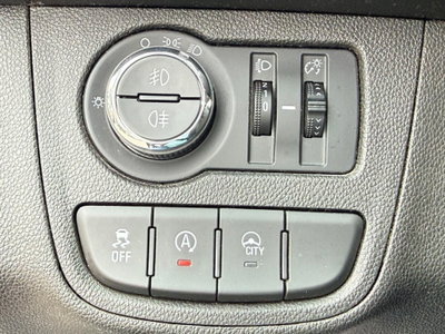 Opel Karl Rocks 1.0 73 CV (10)