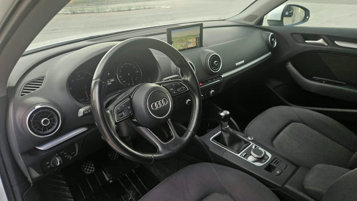 Audi A3 Sportback 1.6 TDI Business (5)
