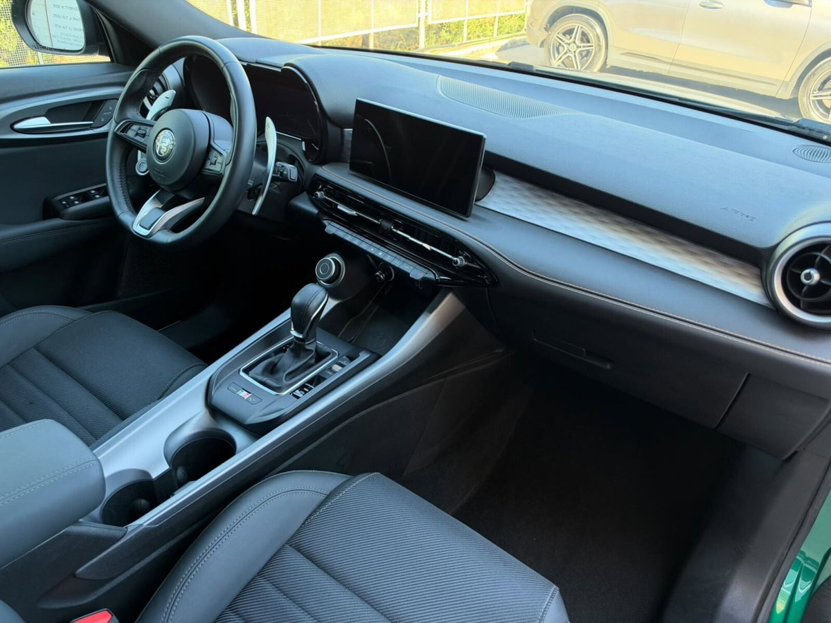 Alfa Romeo Tonale 1.3 phev Intensa Q4 280cv at6 (8)