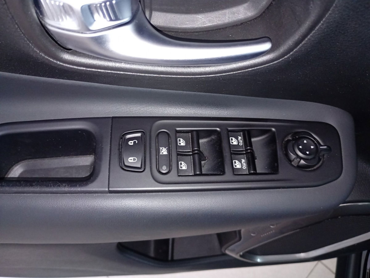 Jeep Renegade 1.6 Mjt 130 CV Limited (9)