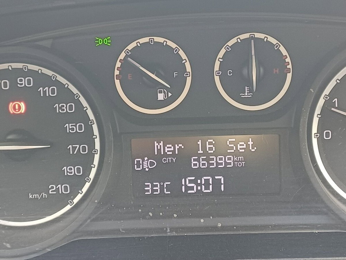 Lancia Ypsilon 1.2 69 CV 5 porte Silver (11)