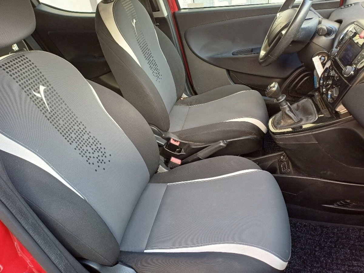 Lancia Ypsilon 1.2 69 CV 5 porte Silver (13)
