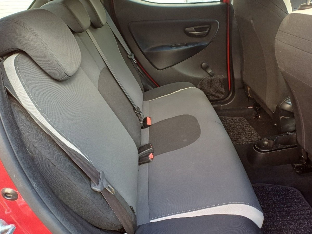 Lancia Ypsilon 1.2 69 CV 5 porte Silver (14)