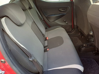 Lancia Ypsilon 1.2 69 CV 5 porte Silver (14)
