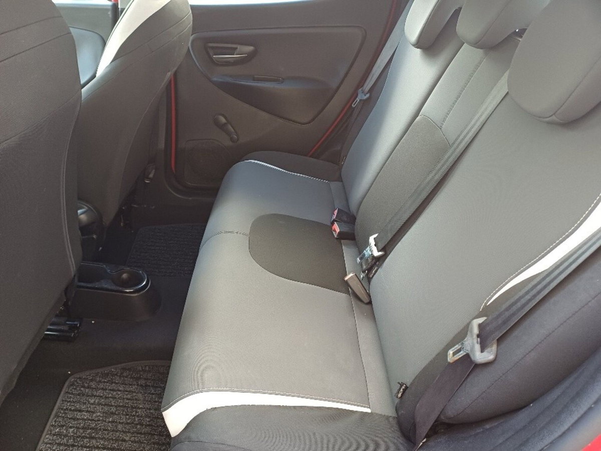 Lancia Ypsilon 1.2 69 CV 5 porte Silver (15)