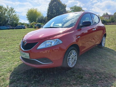 Lancia Ypsilon 1.2 69 CV 5 porte Silver (2)
