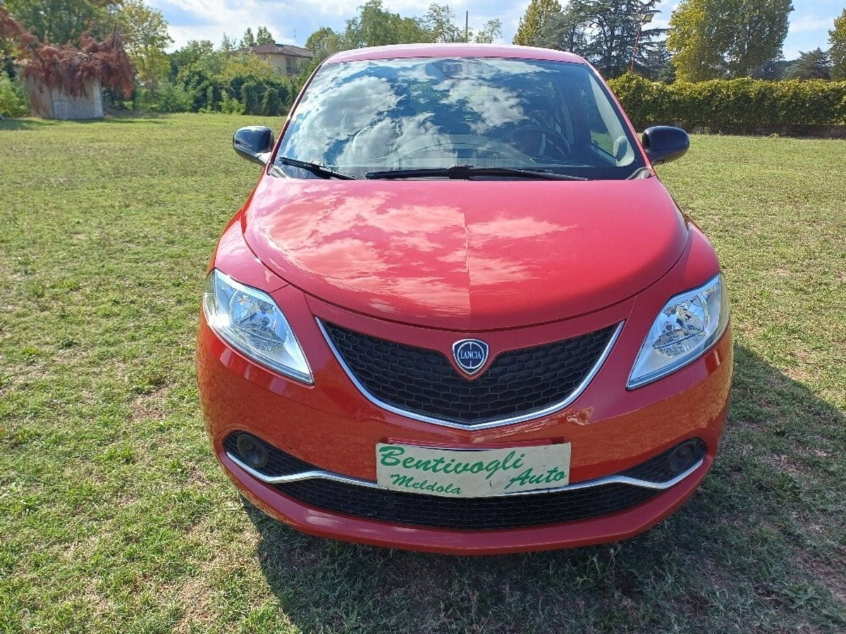 Lancia Ypsilon 1.2 69 CV 5 porte Silver (4)